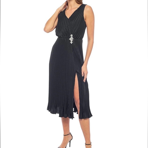 NWT Marina Charmeuse V-Neck Sleeveless Pleated A-Line Dress Black - Picture 1 of 7